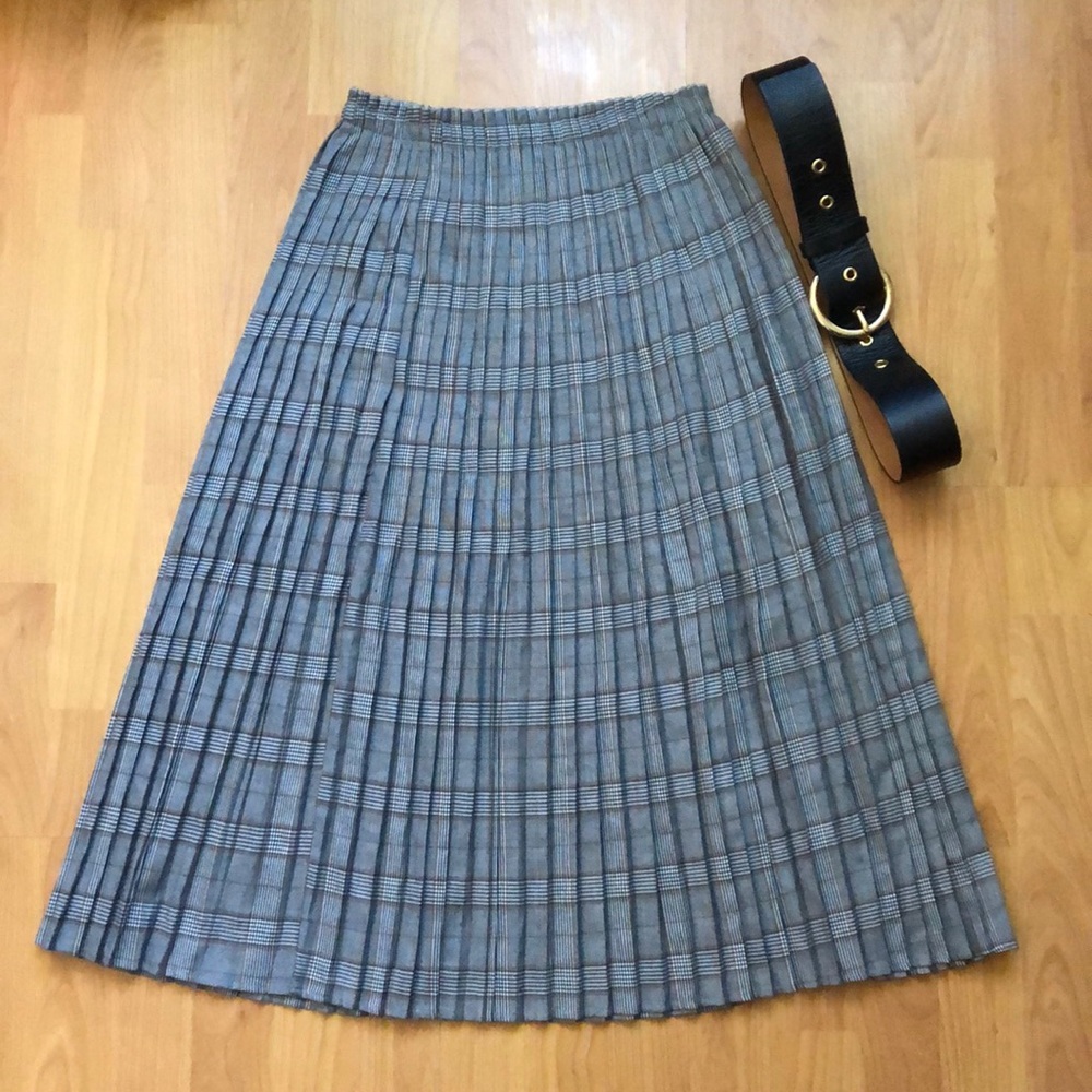 Sadie & Sage M/L Pleated Skirt with Michael Kors leather belt.